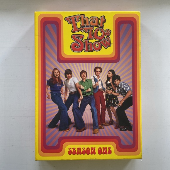 That 70’s Show Season One - 4 Disc DVD Set - 25 Episodes - Picture 2 of 13